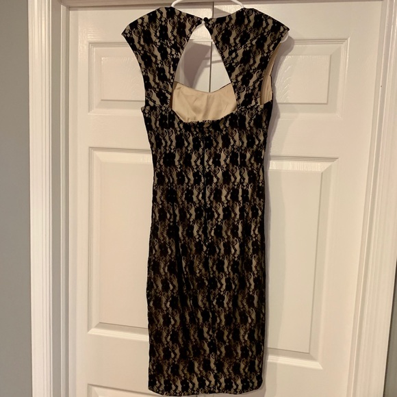 Maggy London Lace midi Dress - Picture 2 of 2